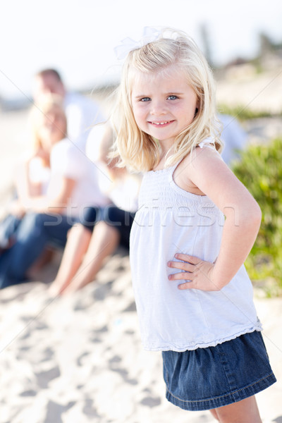 Foto stock: Adorável · pequeno · menina · praia