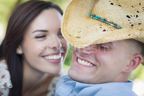 Foto stock: Romântico · casal · chapéu · de · cowboy · parque