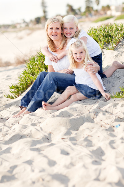 Stockfoto: Mooie · moeder · cute · strand · portret · meisje