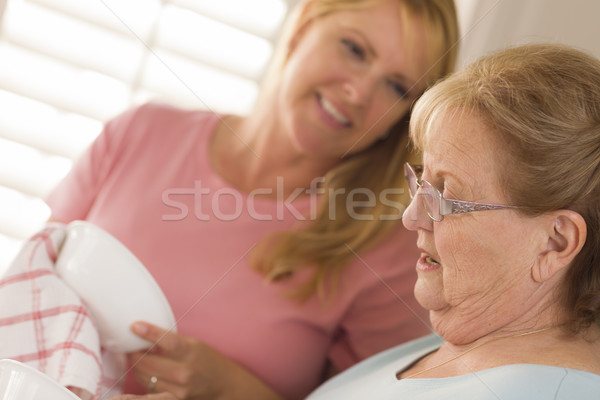 Foto stock: Altos · adulto · mujer · jóvenes · hija · hablar