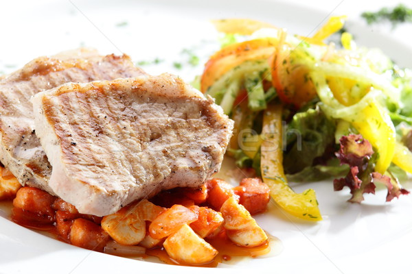 Foto stock: Fresco · salada · carne · saboroso · mesa · de · madeira · fruto