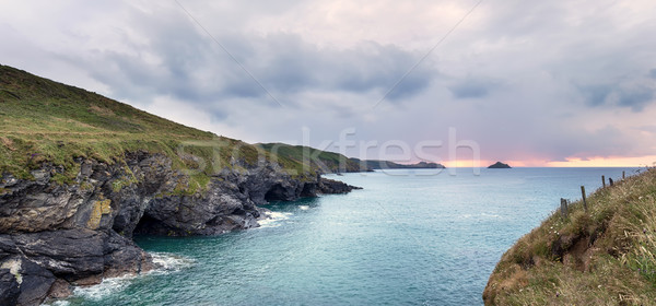 öböl Cornwall meredek egyenetlen sziklák tenger Stock fotó © flotsom