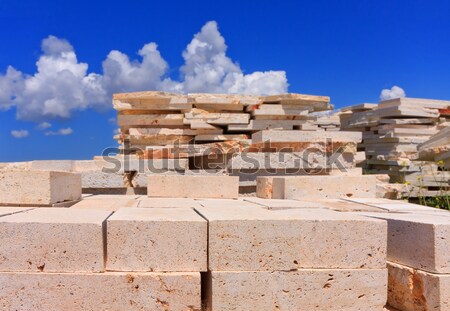 Wapień bloków gotowy Błękitne niebo budowy cegły Zdjęcia stock © fogen