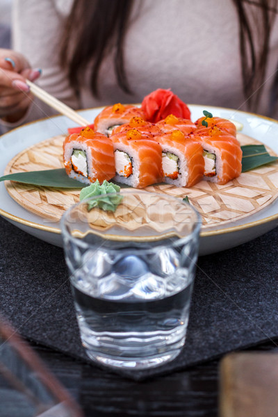 Fille manger sushis fraîches alimentaire poissons Photo stock © fogen