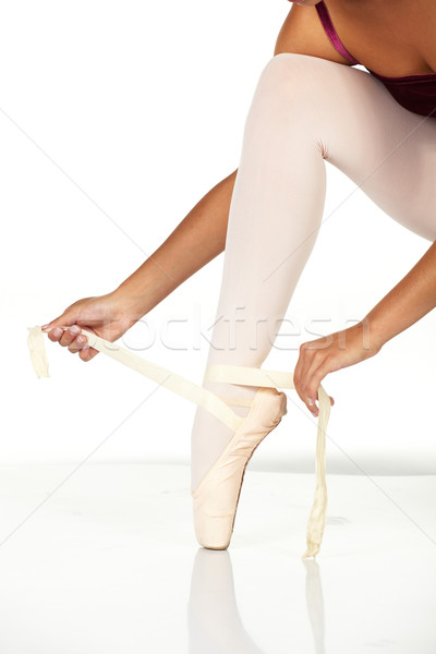 Ballettschuhe jungen weiblichen Ballett-Tänzerin Krawatte Stock foto © Forgiss