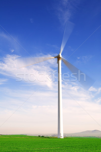 Viento turbina electricidad generador pie cielo azul Foto stock © Forgiss