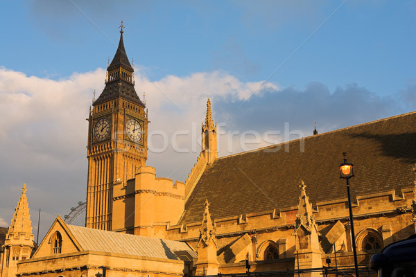 12 edifícios casa parlamento Big Ben nuvens Foto stock © Forgiss
