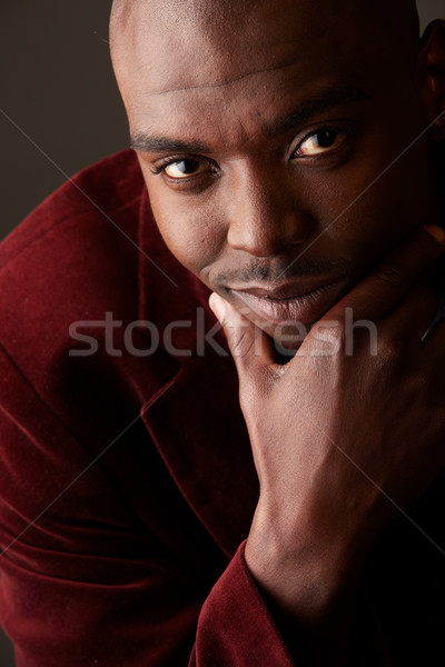 Jonge afrikaanse zakenman zwarte kleding grijs Stockfoto © Forgiss