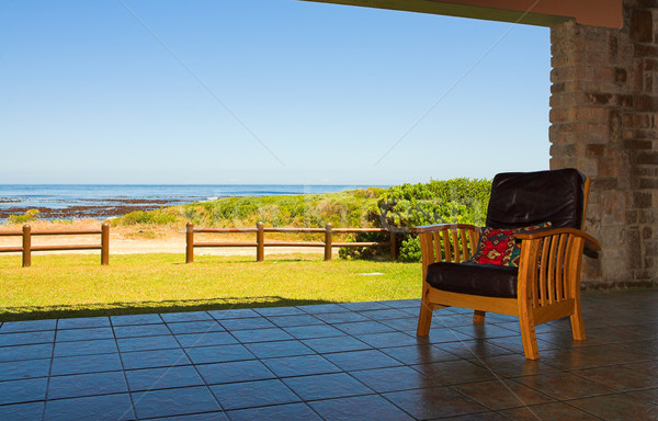 Zdjęcia stock: Wygodny · krzesło · patio · beach · house · trawy · drewna