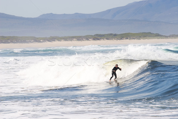 Surfer necunoscut plajă Africa de Sud om sportiv Imagine de stoc © Forgiss