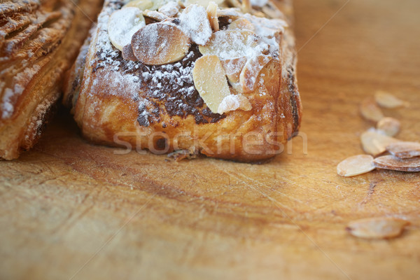 アーモンド チョコレート クロワッサン 新鮮な ペストリー 粉砂糖 ストックフォト © Forgiss