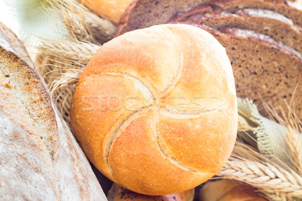 Laib Brot geschnitten knusprig Rollen Gruppe Stock foto © fotoaloja