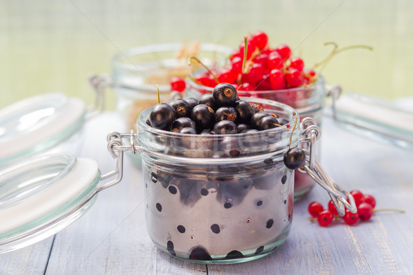 Foto stock: Colorido · grosella · frutas · mesa · de · madera · jardín · verano