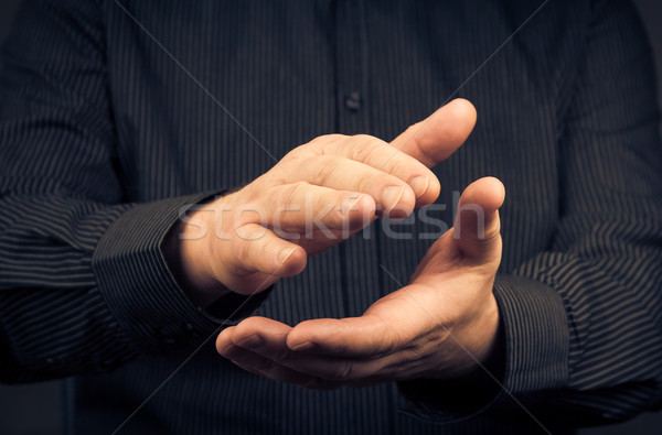 Férfi kifejez elismerés tapsol kezek kéz Stock fotó © fotoaloja
