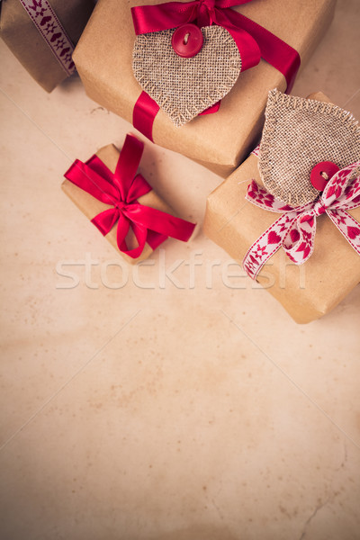 Saint valentin cadeaux coeurs vieux papier papier [[stock_photo]] © fotoaloja