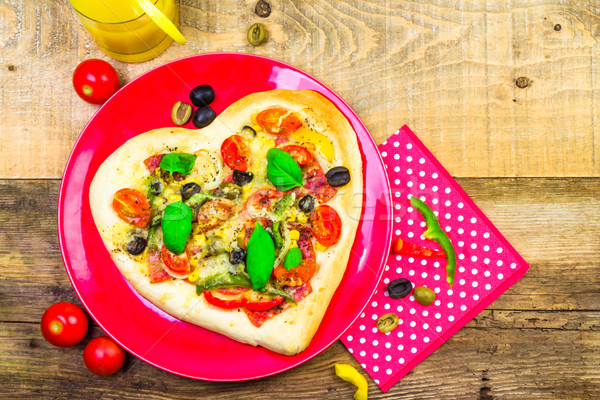 Délicieux italien pizza servi table en bois bois [[stock_photo]] © fotoaloja