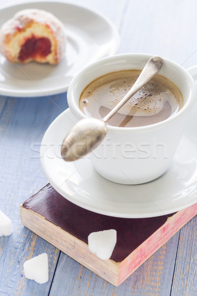 Xícara de café leite doce sobremesa açúcar de confeiteiro Foto stock © fotoaloja