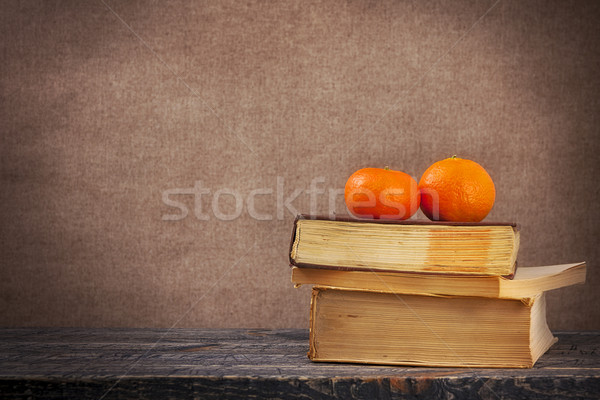 Arte vintage naranjas bordo libros madera Foto stock © fotoaloja