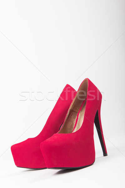 Roşu femeie pantofi tocuri inalte negru femeie lux Imagine de stoc © fotoduki
