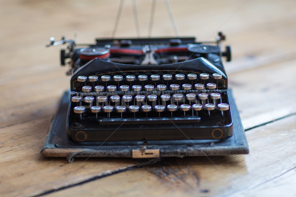Vintage machine à écrire héros tête bureau bois [[stock_photo]] © fotoduki