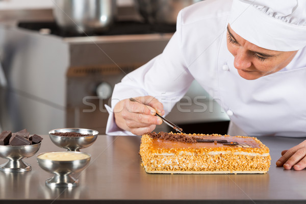 Chef torta tuorlo crema lavoro Foto d'archivio © fotoedu