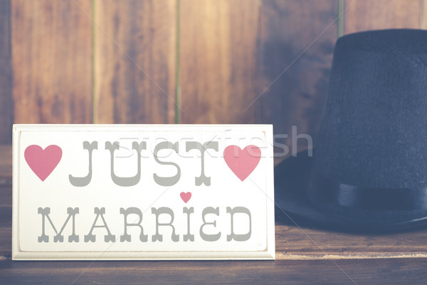Affiche haut chapeau marié amour Photo stock © fotoedu
