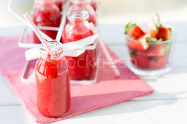 Eper természetes smoothie üveg üvegek sétapálca Stock fotó © fotoedu