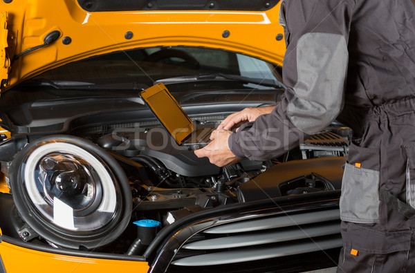 Auto meccanico meccanico auto manutenzione motore Foto d'archivio © fotoedu