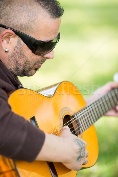 Guitariste rue jouer guitare shirt antique Photo stock © fotoedu