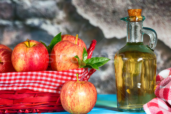Elma elma şarabı sirke ev yapımı elma tablo Stok fotoğraf © fotoedu