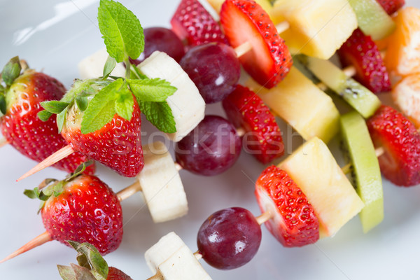 Obst natürlichen Trauben Erdbeeren kiwi Stock foto © fotoedu