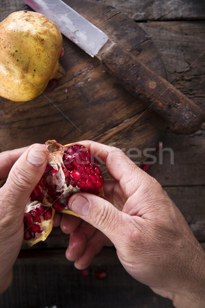 Romã sementes apresentação madeira escuro fruto Foto stock © Fotografiche