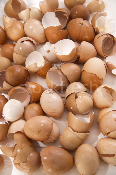 Rotto conchiglie pollo uova bianco tavolo in legno Foto d'archivio © Fotografiche