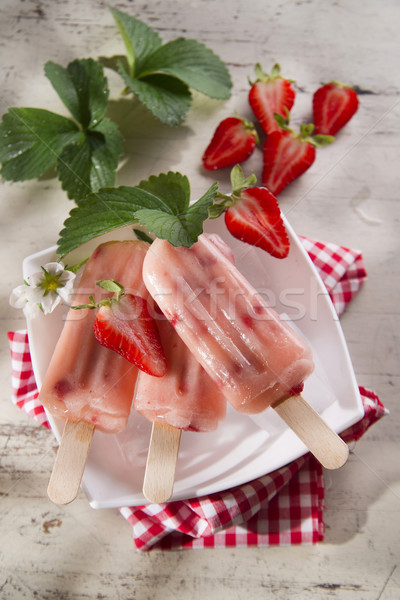 Glaçon fraise présentation crème fruits plaque [[stock_photo]] © Fotografiche