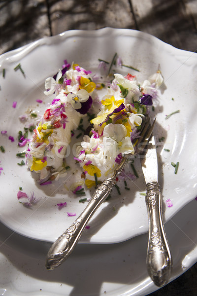 [[stock_photo]]: Fromage · de · chèvre · comestibles · fleurs · présentation · printemps