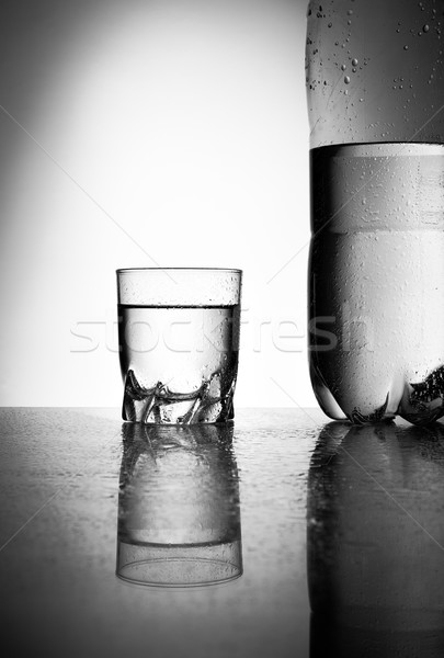 Zoetwater fles water glas vloeibare vers Stockfoto © fotoquique