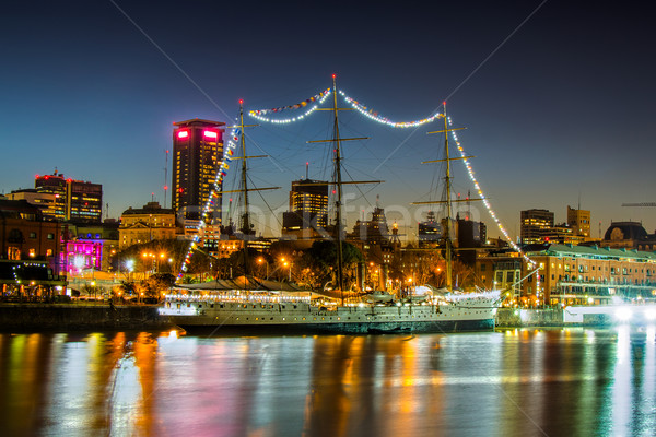 Buenos Aires kikötő sziluett hajók iroda víz Stock fotó © fotoquique