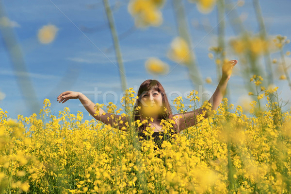 幸せな女の子 花 草原 小さな 幸せ 女性 ストックフォト © fotorobs