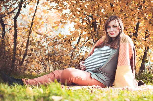 Grávida menina jovem mulher grávida grande barriga Foto stock © FotoVika