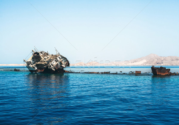 Foto stock: Navio · foto · velho · enferrujado · céu · água