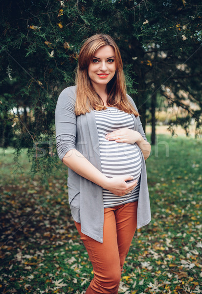 Grávida menina belo mulher grávida grande barriga Foto stock © FotoVika