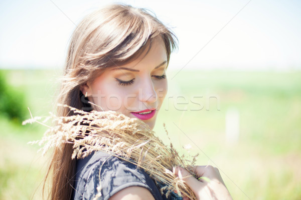 Foto d'archivio: Ragazza · grano · bella · ragazza · bouquet · giallo · erba