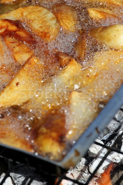 Cartof chipsuri adanc tigaie ulei incendiu Imagine de stoc © fouroaks