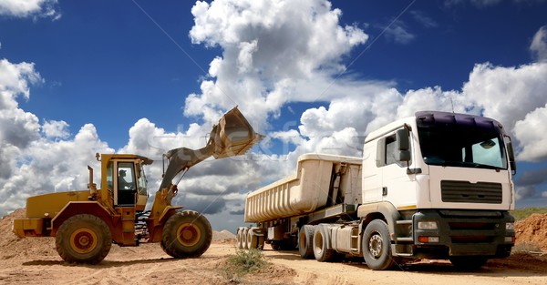 Front koniec nadzienie ciężarówka kamień piasku Zdjęcia stock © fouroaks