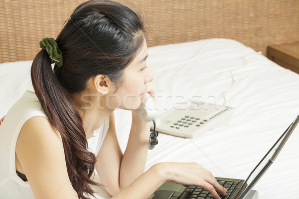 Heureux jeunes asian femme travail téléphone [[stock_photo]] © FrameAngel