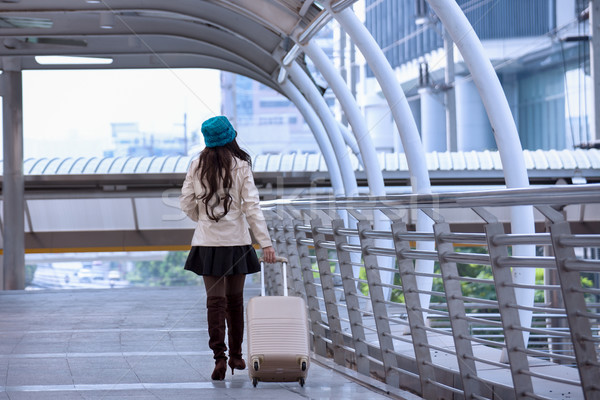 Asia viaje mujer suéter abrigo Foto stock © FrameAngel