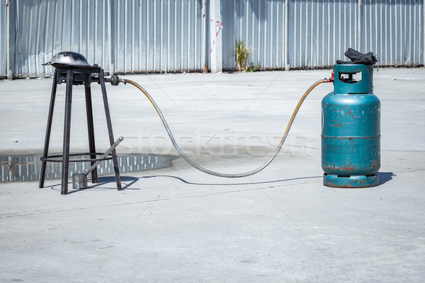 Gaz réservoir cylindre ballon connecter pan Photo stock © FrameAngel