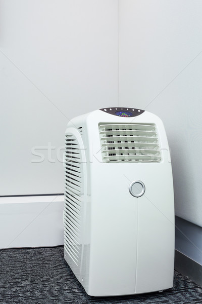 Aer conditionat mobil cameră rece electric aer Imagine de stoc © FrameAngel