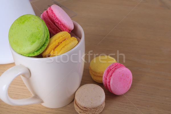 Tradycyjny francuski kolorowy słodkie macaron kubek Zdjęcia stock © FrameAngel