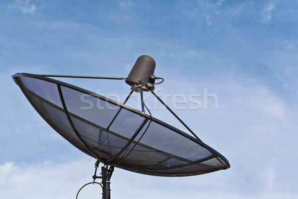 Technologie schotelantenne blauwe hemel hemel internet televisie Stockfoto © FrameAngel